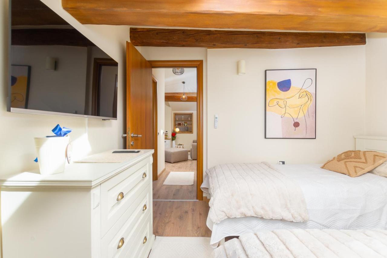Exclusive Seafront Bacchus Apartment Porec Bagian luar foto
